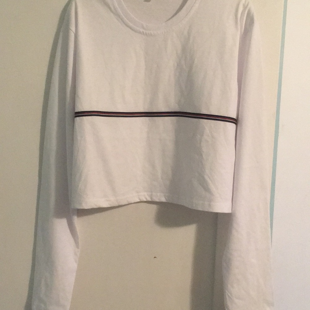 White sleeve crop top